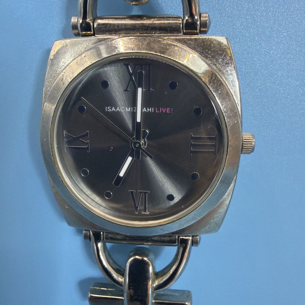 Isaac Mizrahi Live Wristwatch Silver Tone Round Face Gray Band New Battery